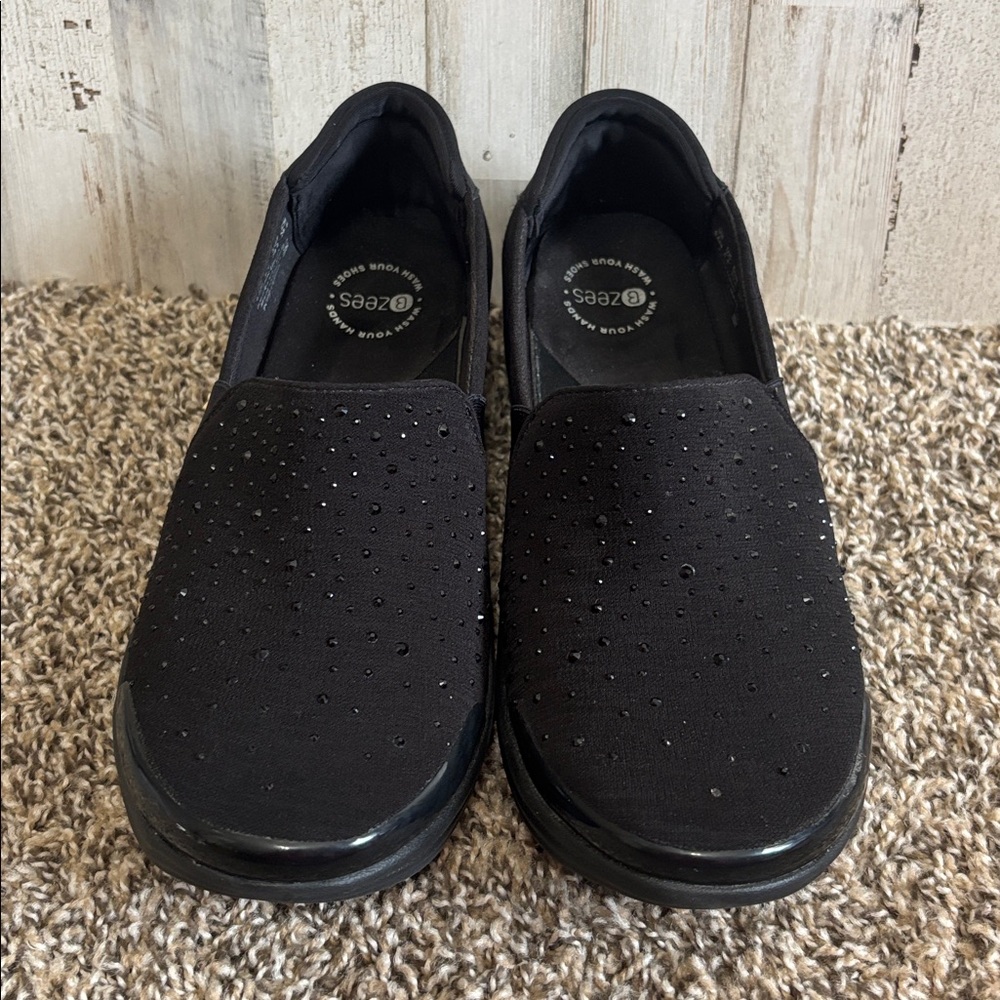 Bzees Black Women's Flats with Subtle Sparkle - Picture 4 of 6